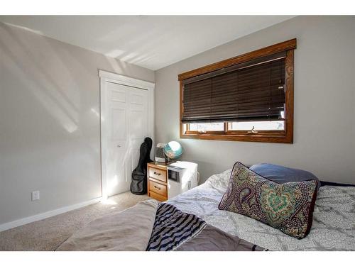 36370 Range Road 265, Rural Red Deer County, AB - Indoor Photo Showing Bedroom