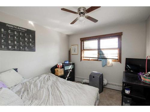 36370 Range Road 265, Rural Red Deer County, AB - Indoor Photo Showing Bedroom