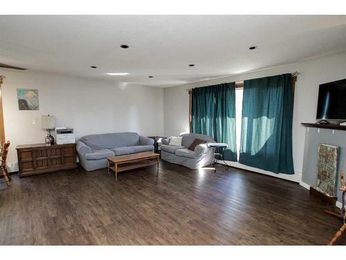 36370 Range Road 265, Rural Red Deer County, AB - Indoor Photo Showing Living Room