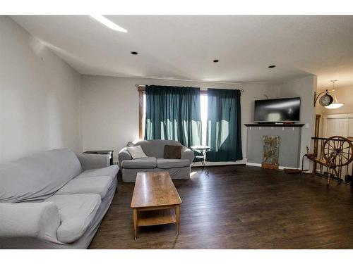 36370 Range Road 265, Rural Red Deer County, AB - Indoor Photo Showing Living Room