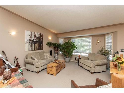 257 Jordan Parkway, Red Deer, AB - Indoor Photo Showing Living Room