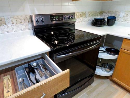 3118-3000 Sienna Park Green Sw, Calgary, AB - Indoor Photo Showing Kitchen