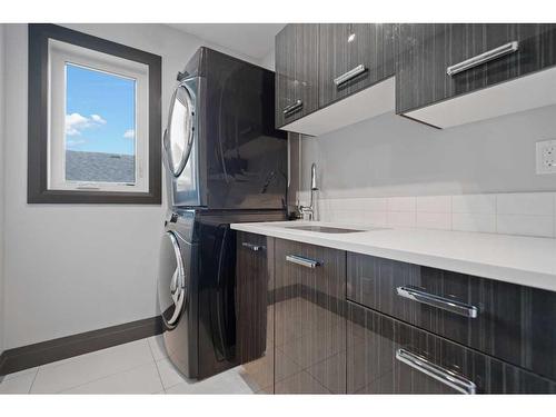 5 Larratt Close, Red Deer, AB - Indoor Photo Showing Laundry Room