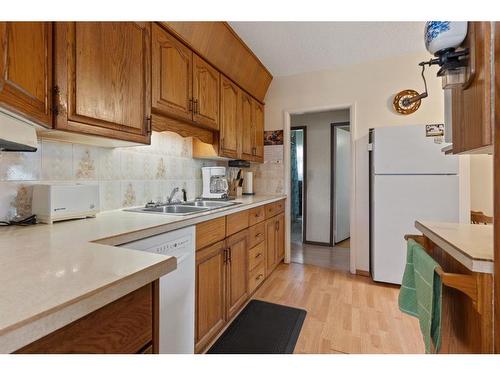 47159 833 Highway, Rural Camrose County, AB - Indoor Photo Showing Kitchen With Double Sink