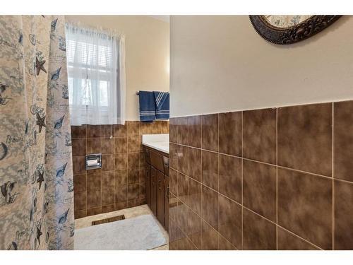 47159 833 Highway, Rural Camrose County, AB - Indoor Photo Showing Bathroom