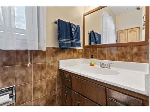 47159 833 Highway, Rural Camrose County, AB - Indoor Photo Showing Bathroom