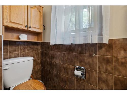 47159 833 Highway, Rural Camrose County, AB - Indoor Photo Showing Bathroom