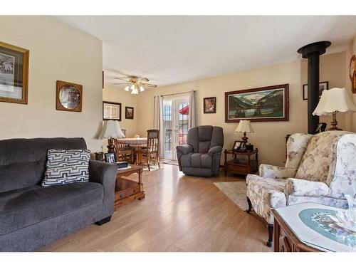 47159 833 Highway, Rural Camrose County, AB - Indoor Photo Showing Living Room