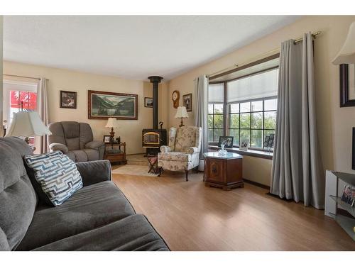 47159 833 Highway, Rural Camrose County, AB - Indoor Photo Showing Living Room