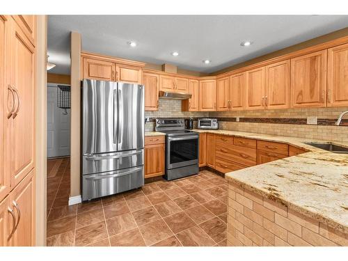 28 Askin Close, Red Deer, AB - Indoor Photo Showing Kitchen With Stainless Steel Kitchen