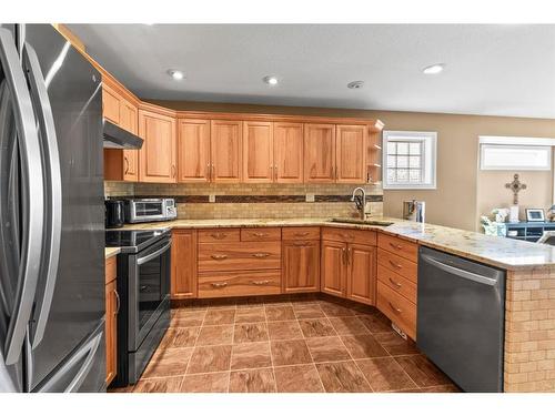 28 Askin Close, Red Deer, AB - Indoor Photo Showing Kitchen