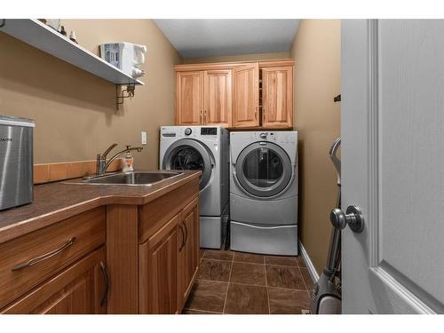 28 Askin Close, Red Deer, AB - Indoor Photo Showing Laundry Room