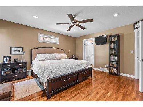 28 Askin Close, Red Deer, AB - Indoor Photo Showing Bedroom