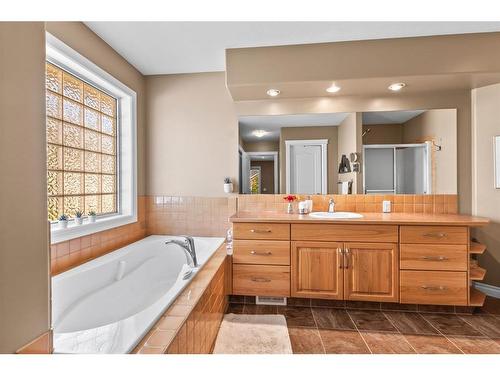 28 Askin Close, Red Deer, AB - Indoor Photo Showing Bathroom