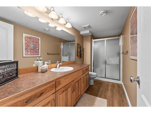 28 Askin Close, Red Deer, AB - Indoor Photo Showing Bathroom