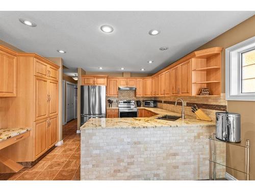 28 Askin Close, Red Deer, AB - Indoor Photo Showing Kitchen