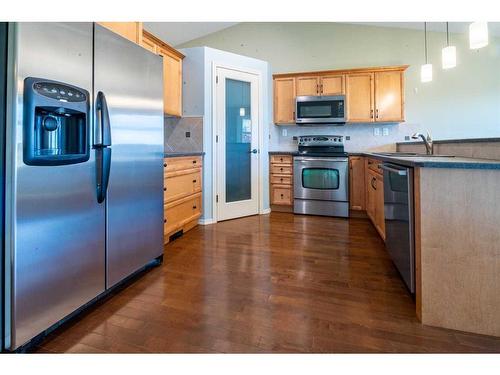 23 Victor Close, Red Deer, AB - Indoor Photo Showing Kitchen