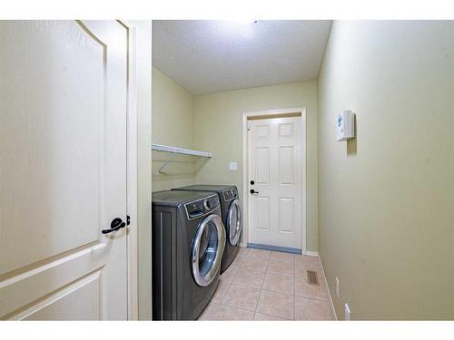 23 Victor Close, Red Deer, AB - Indoor Photo Showing Laundry Room