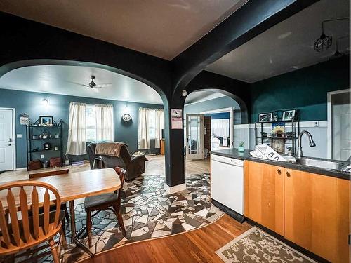 4720 49 Street, Stettler, AB - Indoor Photo Showing Dining Room