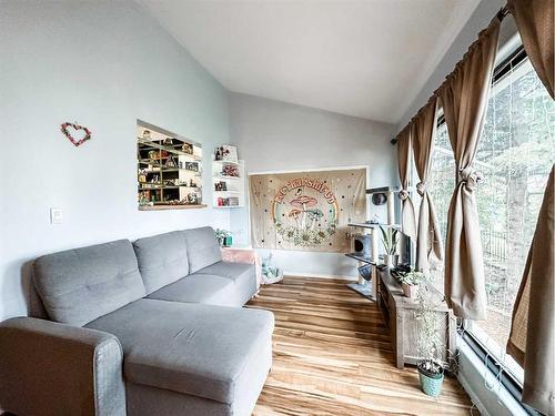 4720 49 Street, Stettler, AB - Indoor Photo Showing Living Room