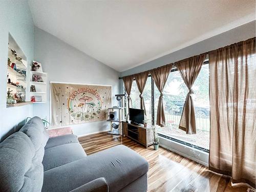 4720 49 Street, Stettler, AB - Indoor Photo Showing Living Room