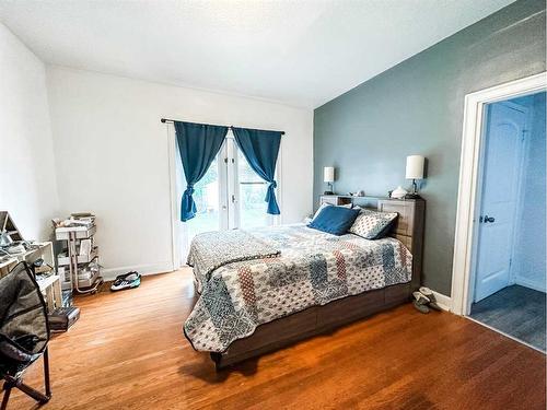 4720 49 Street, Stettler, AB - Indoor Photo Showing Bedroom