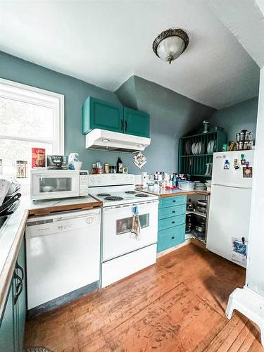 4720 49 Street, Stettler, AB - Indoor Photo Showing Kitchen