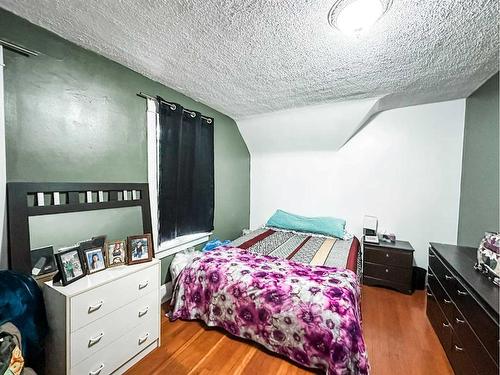 4720 49 Street, Stettler, AB - Indoor Photo Showing Bedroom