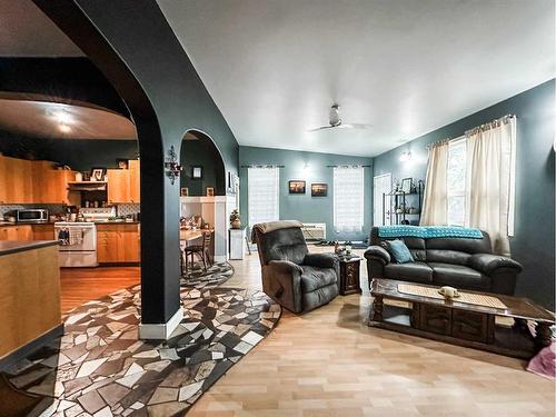 4720 49 Street, Stettler, AB - Indoor Photo Showing Living Room