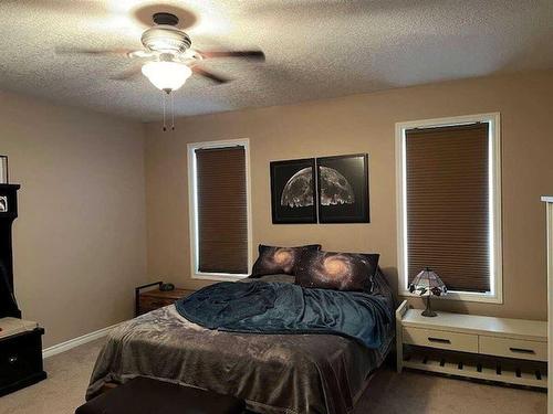 632 Bankview Drive, Drumheller, AB - Indoor Photo Showing Bedroom