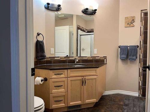 632 Bankview Drive, Drumheller, AB - Indoor Photo Showing Bathroom