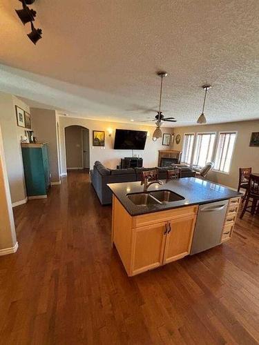 632 Bankview Drive, Drumheller, AB - Indoor Photo Showing Kitchen With Double Sink