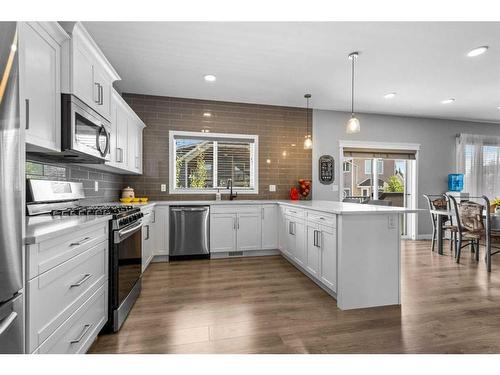 7082-35468 Range Road 30, Rural Red Deer County, AB - Indoor Photo Showing Kitchen With Upgraded Kitchen