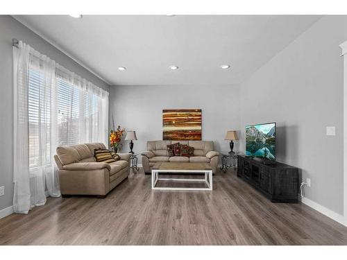 7082-35468 Range Road 30, Rural Red Deer County, AB - Indoor Photo Showing Living Room