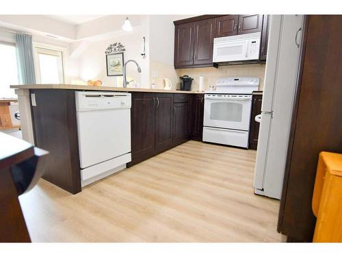 425-6 Michener Boulevard, Red Deer, AB - Indoor Photo Showing Kitchen