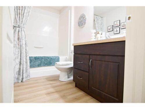 425-6 Michener Boulevard, Red Deer, AB - Indoor Photo Showing Bathroom