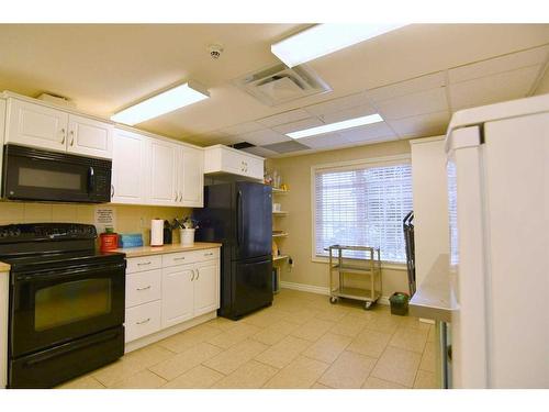 425-6 Michener Boulevard, Red Deer, AB - Indoor Photo Showing Kitchen