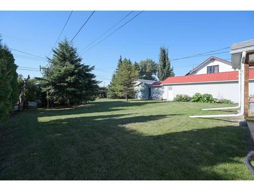 4829 49 Avenue, Bentley, AB - Outdoor