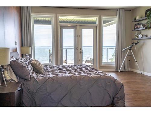 133 Lakeshore Drive, Rural Camrose County, AB - Indoor Photo Showing Bedroom