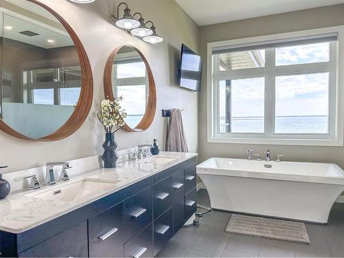 133 Lakeshore Drive, Rural Camrose County, AB - Indoor Photo Showing Bathroom