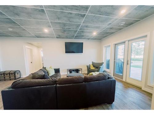 133 Lakeshore Drive, Rural Camrose County, AB - Indoor Photo Showing Living Room