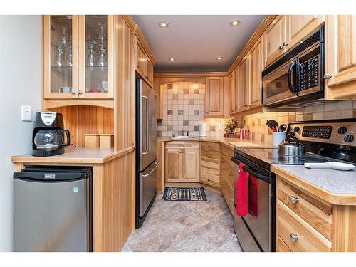 63 Warbler Close, Half Moon Bay, AB - Indoor Photo Showing Kitchen