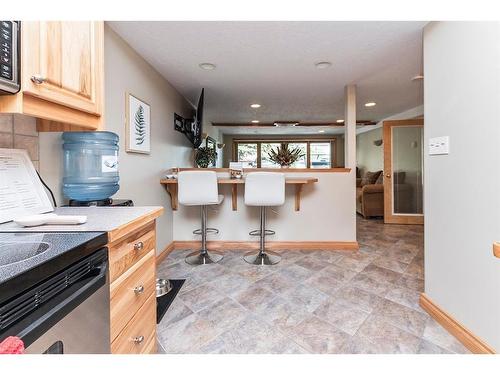 63 Warbler Close, Half Moon Bay, AB - Indoor Photo Showing Kitchen