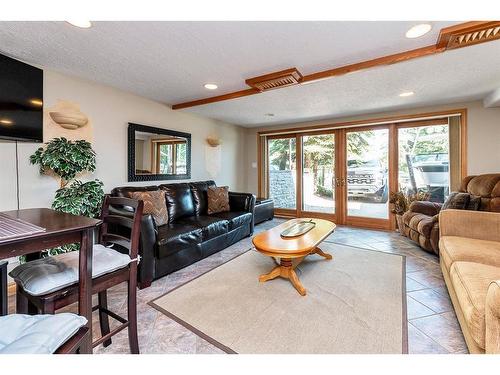 63 Warbler Close, Half Moon Bay, AB - Indoor Photo Showing Living Room