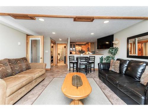 63 Warbler Close, Half Moon Bay, AB - Indoor Photo Showing Living Room