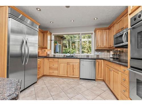 63 Warbler Close, Half Moon Bay, AB - Indoor Photo Showing Kitchen