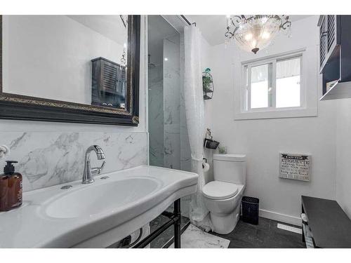 10-5806 61 Street, Red Deer, AB - Indoor Photo Showing Bathroom