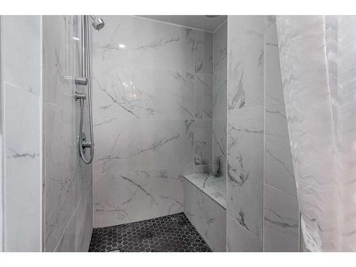 10-5806 61 Street, Red Deer, AB - Indoor Photo Showing Bathroom