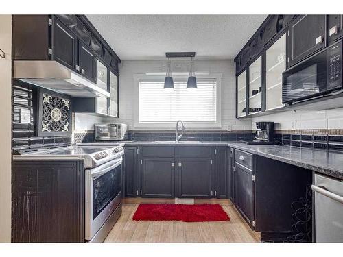 10-5806 61 Street, Red Deer, AB - Indoor Photo Showing Kitchen