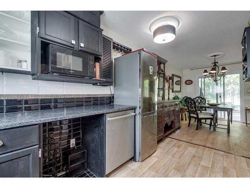 10-5806 61 Street, Red Deer, AB - Indoor Photo Showing Kitchen